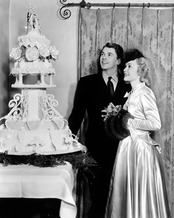 Framed Print : RONALD REAGAN and JANE WYMAN admire the cake at their wedding reception, 1 / 26 / 40
