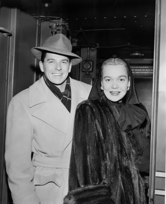 Framed Print : RONALD REAGAN and wife JANE WYMAN make an arrival via train, 2 / 46