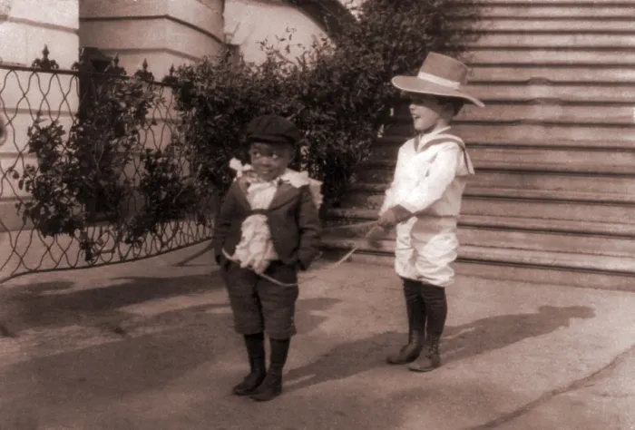 Framed Print : Roosevelt Quentin (1897-1918), playing with his African American White House friend, Roswell Newcomb Pinckney, son of White House steward, Henry Pinckney