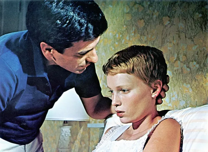 Framed Print : ROSEMARY'S BABY, John Cassavetes, Mia Farrow, 1968