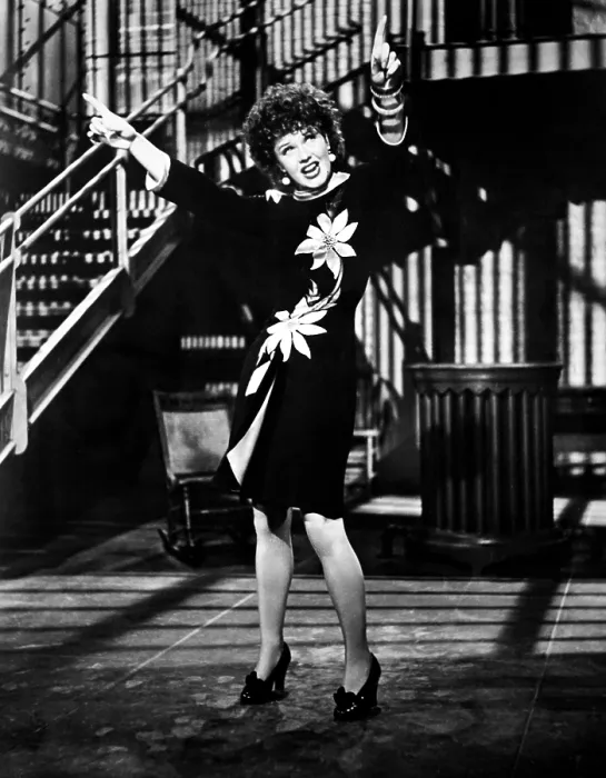 Framed Print : ROXIE HART, Ginger Rogers, 1942, TM & Copyright 20th Century Fox Film Corp. / courtesy Everett Collection