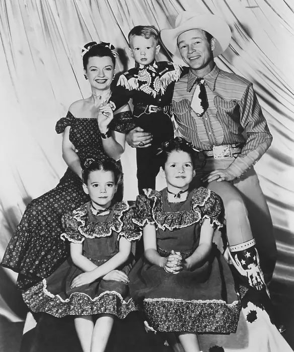 Framed Print : THE ROY ROGERS SHOW, front row (seated): Cheryl Rogers, Linda Lou Rogers; back row: Dale Evans, Roy Rogers, Jr. (aka Dusty'), Roy Rogers, (circa 1950s), 1944-1955