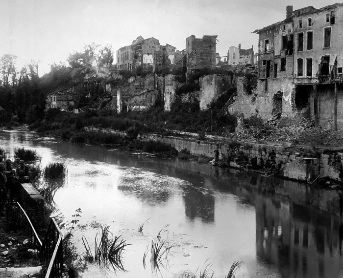 Framed Print : Ruins of the town of Varennes, France, destroyed during the Meuse-Argonne Offensive of World War I in September 1918
