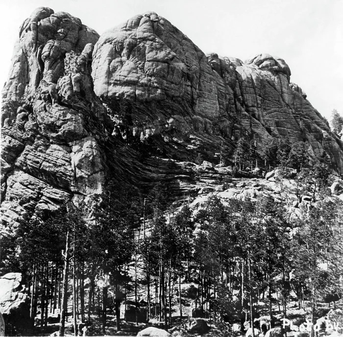Framed Print : RUSHMORE MOUNTAIN-The mountain before the sculptured faces of Washington, Jefferson, Lincoln and Roosevelt.. Courtesy: CSU Archives  /  Everett Collection