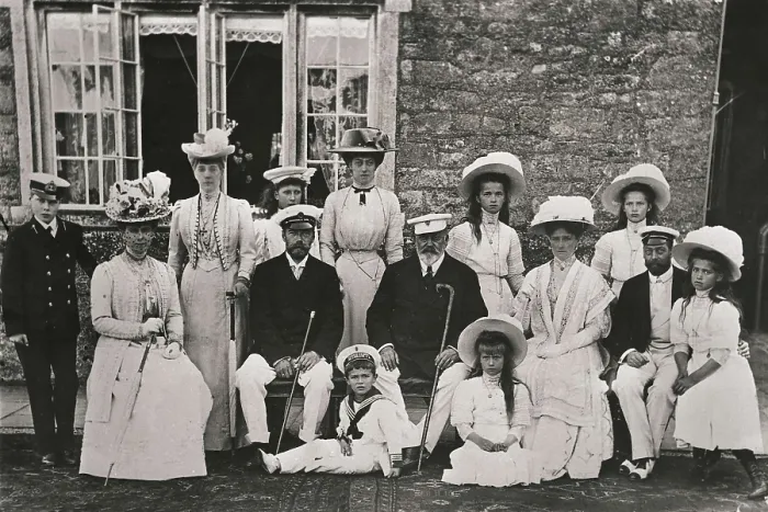 Framed Print : The Russian imperial family visiting the British royal family. Sitting, in the middle, tsar Nicholas II (left) and Edward VII. AISA / Everett Collection**US SALES ONLY**