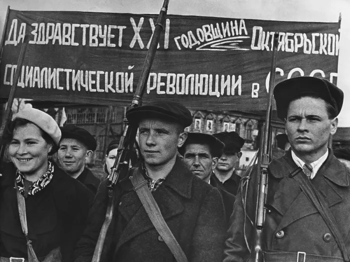 Framed Print : Russian men and women civilians in formation, with rifles during World War 2. (BSLOC_2013-12_44) Framed Print : Russian men and women civilians in formation, with rifles during World War 2. (BSLOC_2013-12_44)