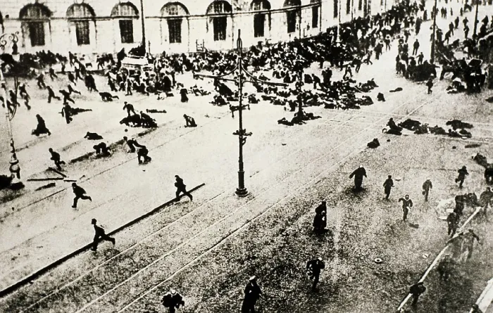 Framed Print : Russian Revolution (1918). People running after the shooting near the Moscow Public Library. AISA / Everett Collection**US SALES ONLY**