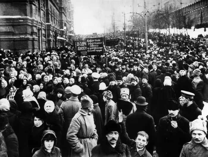 Framed Print : Russian Revolution, ca.mid to late 1910's. Courtesy: CSU Archives / Everett Collection