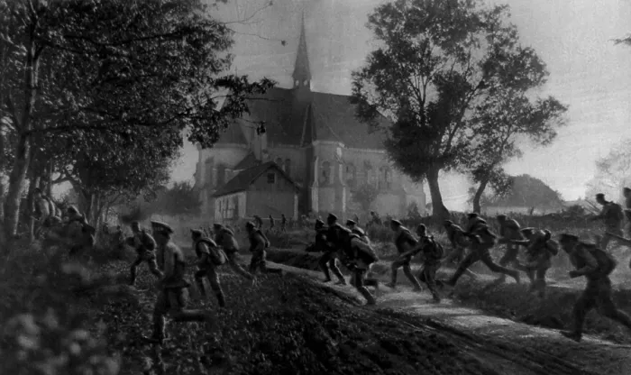 Framed Print : Russian WW1 soldiers deserting the Kerensky offensive in July 1917