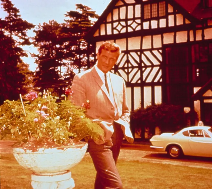 Framed Print : THE SAINT, Roger Moore, Volvo, 1962-1969