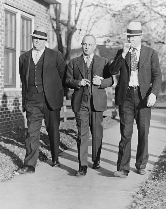 Framed Print : Samuel S. Leibowitz (1893-1978), attorney for the Scottsboro defendants, flanked by court appointed bodyguards in 1933