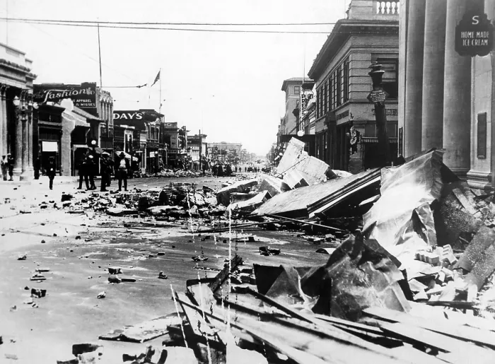Framed Print : Santa Barbara earthquake of 1925 registered 6.8 on the Richter scale. Major damage occurred in the city and killed 13 people. June 29, 1925
