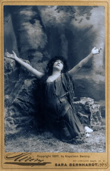 Framed Print : Sarah Bernhardt (1844-1923), French actress, in dramatic pose, kneeling with arms raised. Ca. 1892 Framed Print : Sarah Bernhardt (1844-1923), French actress, in dramatic pose, kneeling with arms raised. Ca. 1892