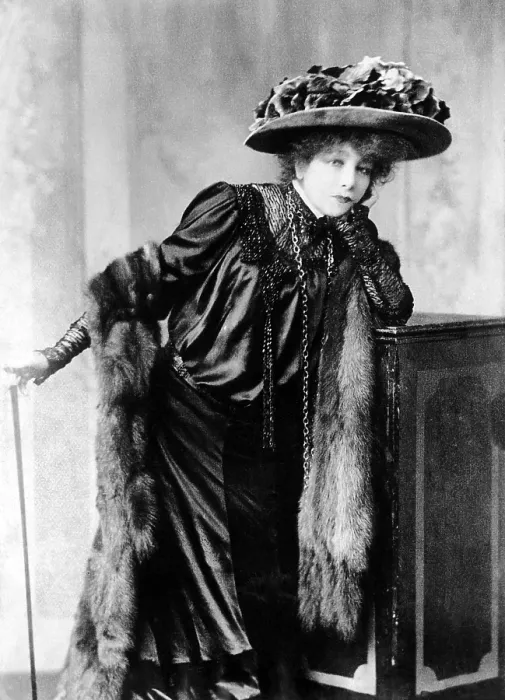Framed Print : Sarah Bernhardt, 1910. Courtesy: CSU Archives / Everett Collection