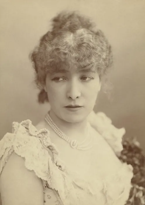Framed Print : Sarah Bernhardt, great French stage actress who performed for 60 years, from 1862-1922. Photo by Paul Nadar (BSLOC_2017_12_7)