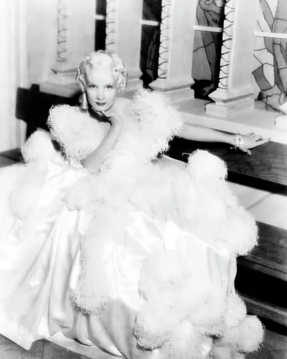 Framed Print : THE SCARLET EMPRESS, Marlene Dietrich, 1934
