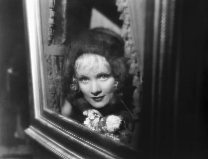 Framed Print : THE SCARLET EMPRESS, Marlene Dietrich as Catherine the Great, 1934