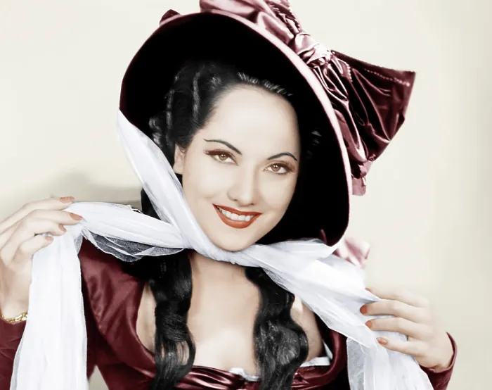 Framed Print : THE SCARLET PIMPERNEL, Merle Oberon, 1934 Framed Print : THE SCARLET PIMPERNEL, Merle Oberon, 1934