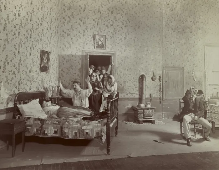 Framed Print : Scene from LITTLE ITALY, a play by Horace Fry, produced in 1902 and set in a NYC tenement apartment