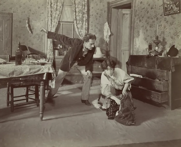 Framed Print : Scene from LITTLE ITALY, a play by Horace Fry, produced in 1902 and set in a NYC tenement apartment
