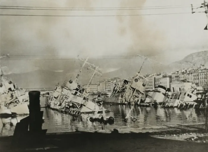 Framed Print : The scuttled French fleet at Toulon, Nov. 27-28, 1942