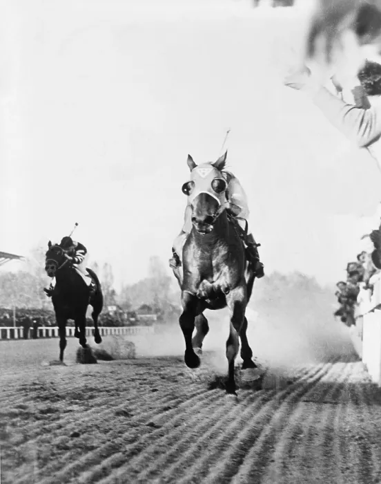 Framed Print : Seabiscuit acrossing the finish line, beating Triple Crown winner War Admiral at Pimlico race Course in Baltimore, Maryland. November 1, 1938
