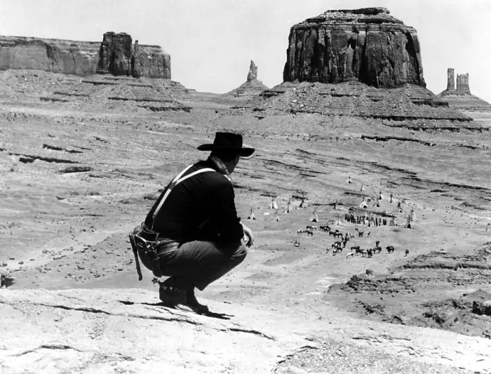 Framed Print : THE SEARCHERS, John Wayne, 1956 Framed Print : THE SEARCHERS, John Wayne, 1956