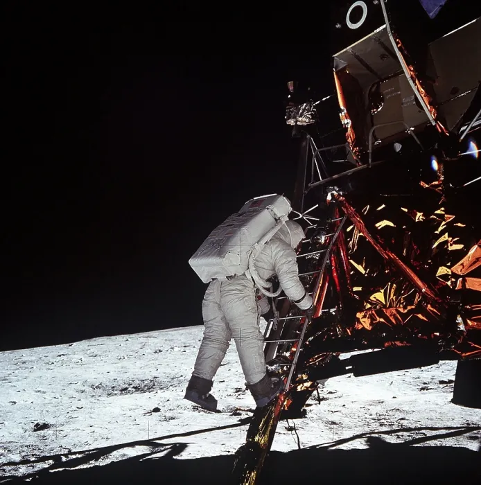 Framed Print : Second man on the Moon. Astronaut Edwin Aldrin, descends the steps of the Lunar Module ladder to the moon's surface. July 20, 1969
