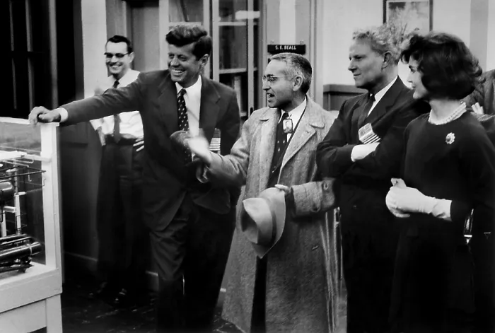Framed Print : Sen. John F. Kennedy, Dr. Alvin Weinburg, Sen. Al Gore Sr. and Jackie Kennedy Framed Print : Sen. John F. Kennedy, Dr. Alvin Weinburg, Sen. Al Gore Sr. and Jackie Kennedy