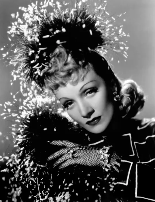 Framed Print : SEVEN SINNERS, Marlene Dietrich, 1940