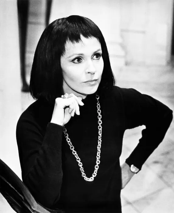 Framed Print : A SEVERED HEAD, Claire Bloom, 1970