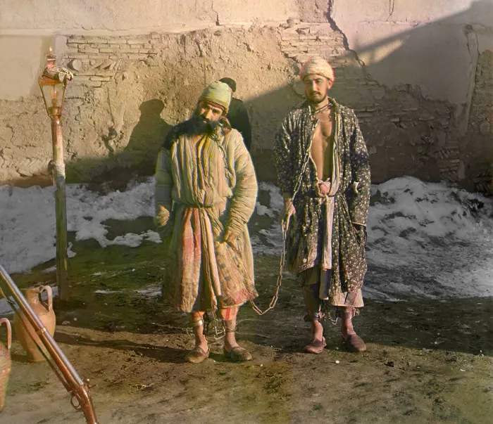 Framed Print : Two shackled prisoners in Central Asian region of the Russian Empire. Ca. 1910. Color photo by the Czar's photographer, Sergei Prokudin-Gorskii