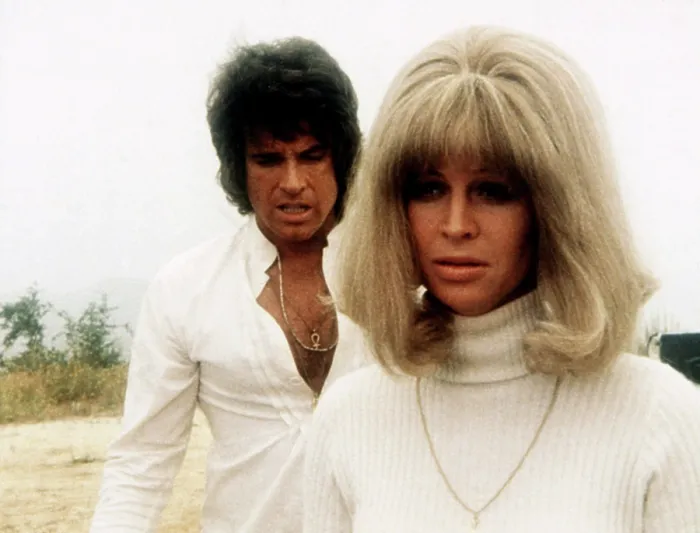 Framed Print : SHAMPOO, Warren Beatty, Julie Christie, 1975