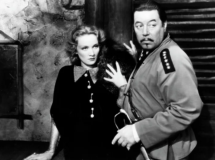 Framed Print : SHANGHAI EXPRESS, Marlene Dietrich, Warner Oland, 1932 Framed Print : SHANGHAI EXPRESS, Marlene Dietrich, Warner Oland, 1932