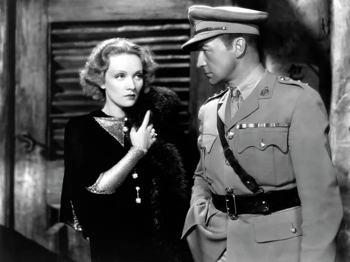 Framed Print : SHANGHAI EXPRESS, Marlene Dietrich, Clive Brook, 1932