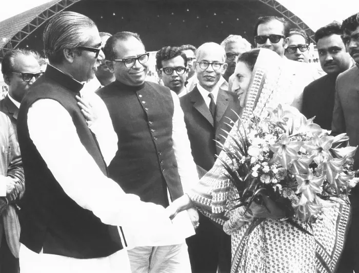 Framed Print : Sheik Mujibur Rahman, Premier of Bangladesh, with Indian PM Indira Gandhi. Dhaka (Dacca), March 19, 1972