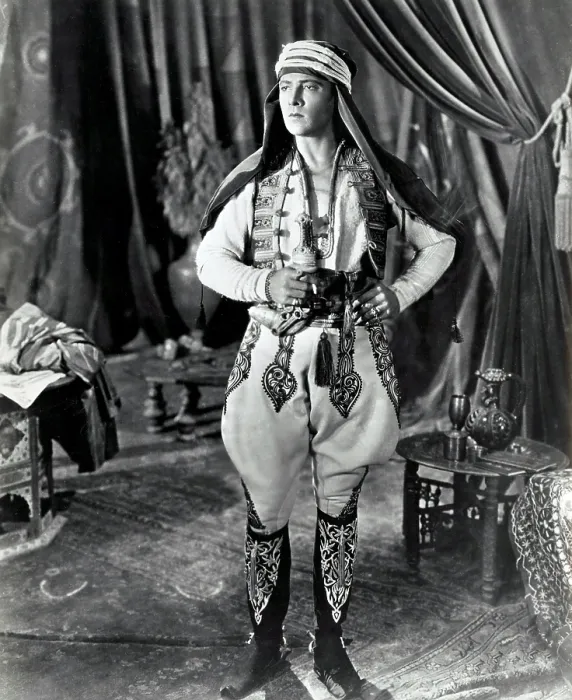 Framed Print : THE SHEIK, Rudolph Valentino, 1921 Framed Print : THE SHEIK, Rudolph Valentino, 1921