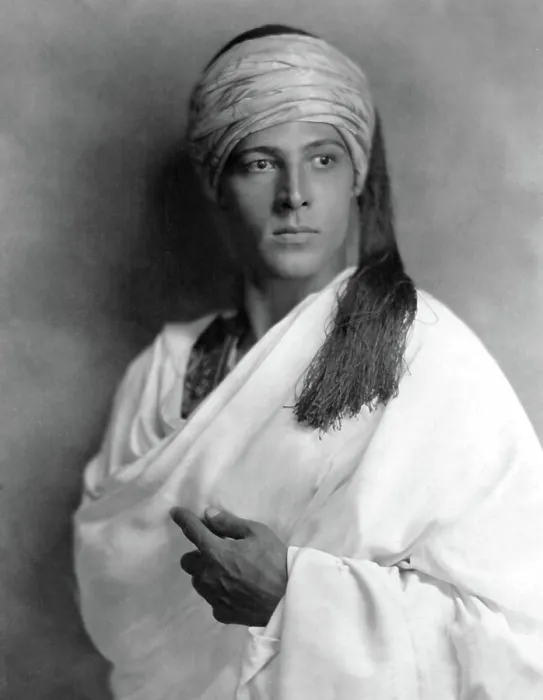 Framed Print : SHEIK, Rudolph Valentino, 1921, portrait
