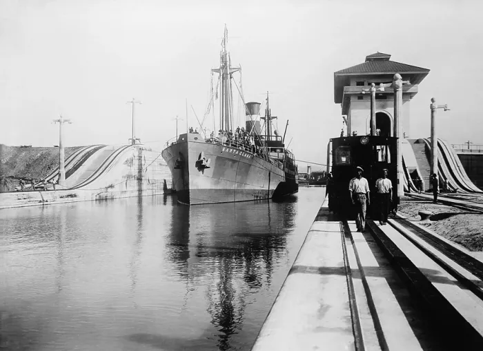 Framed Print : Ship moves through the Miraflores Lock of Panama Canal, ca. 1915 Framed Print : Ship moves through the Miraflores Lock of Panama Canal, ca. 1915