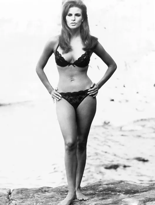 Framed Print : SHOOT LOUD, LOUDER... I DON'T UNDERSTAND, Raquel Welch, 1966