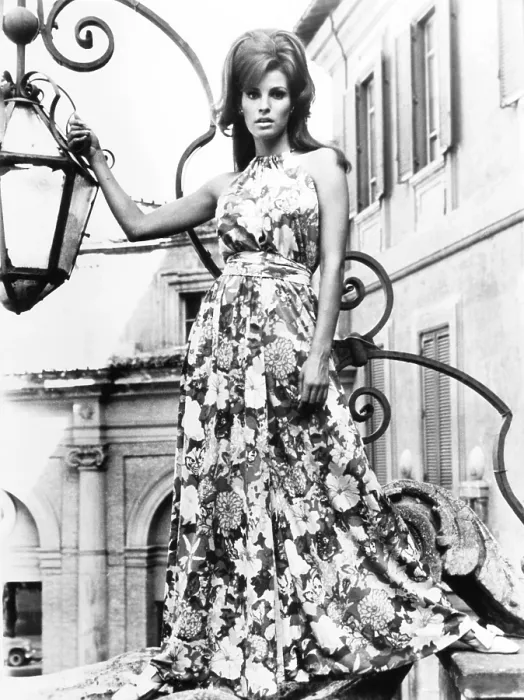 Framed Print : SHOOT LOUD, LOUDER... I DON'T UNDERSTAND, Raquel Welch, 1966