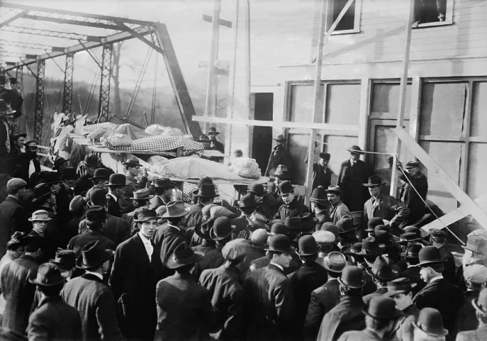 Framed Print : Shrouded victims of the Marianna Mine loaded onto a horse drawn wagon