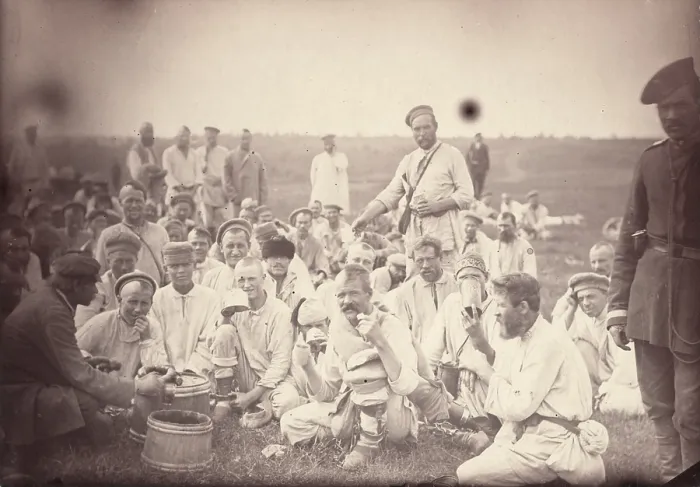 Framed Print : Siberia, Siberian convicts taking lunch by the roadside, photograph, 1885-1886