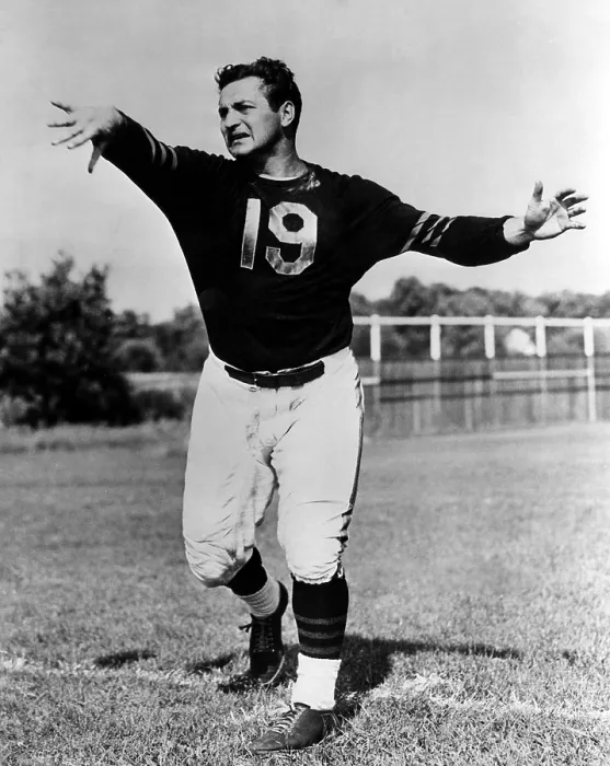 Framed Print : Sid Luckman (1916-1998), quarterback for the Chicago Bears from 1939 to 1950 Framed Print : Sid Luckman (1916-1998), quarterback for the Chicago Bears from 1939 to 1950