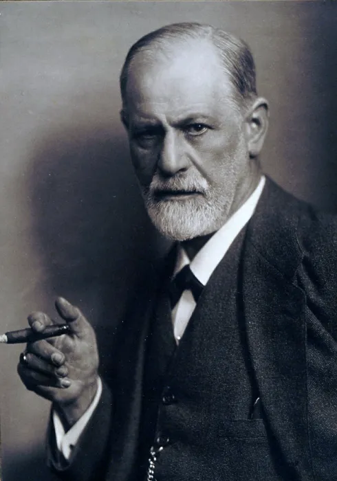 Framed Print : Sigmund Freud (1856-1939) smoking cigar in a classic early 1920s portrait Framed Print : Sigmund Freud (1856-1939) smoking cigar in a classic early 1920s portrait