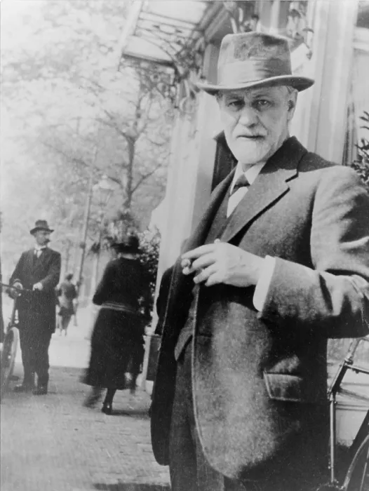 Framed Print : Sigmund Freud (1856-1939), standing on sidewalk outside The Hague, Netherlands, 1920 Framed Print : Sigmund Freud (1856-1939), standing on sidewalk outside The Hague, Netherlands, 1920