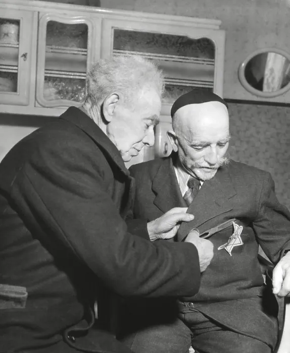 Framed Print : Simon Trampatter, a 83-year-old Dutch Jew cuts the star off the coat of his friend, Joseph Keller Framed Print : Simon Trampatter, a 83-year-old Dutch Jew cuts the star off the coat of his friend, Joseph Keller