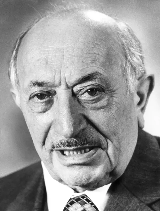 Framed Print : Simon Wiesenthal, ca. 1979. Courtesy: CSU Archives  /  Everett Collection