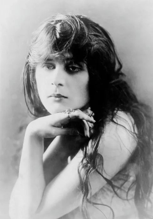 Framed Print : SIN, Theda Bara, 1915, Fox Film Corporation. TM & Copyright / courtesy Everett Collection