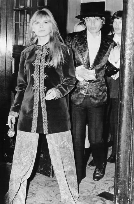 Framed Print : Singer Mick Jagger, and his girlfriend Marianne Faithfull arrive at the Royal Opera House